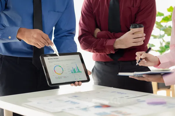 Evaluación de desempeño empresarial mediante plataforma digital para medir objetivos, habilidades y resultados de colaboradores dentro del área de Recursos Humanos.