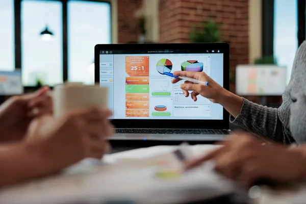 Software RRHH para fortalecer el capital humano mediante administración del personal, control de asistencia y gestión eficiente del talento empresarial.